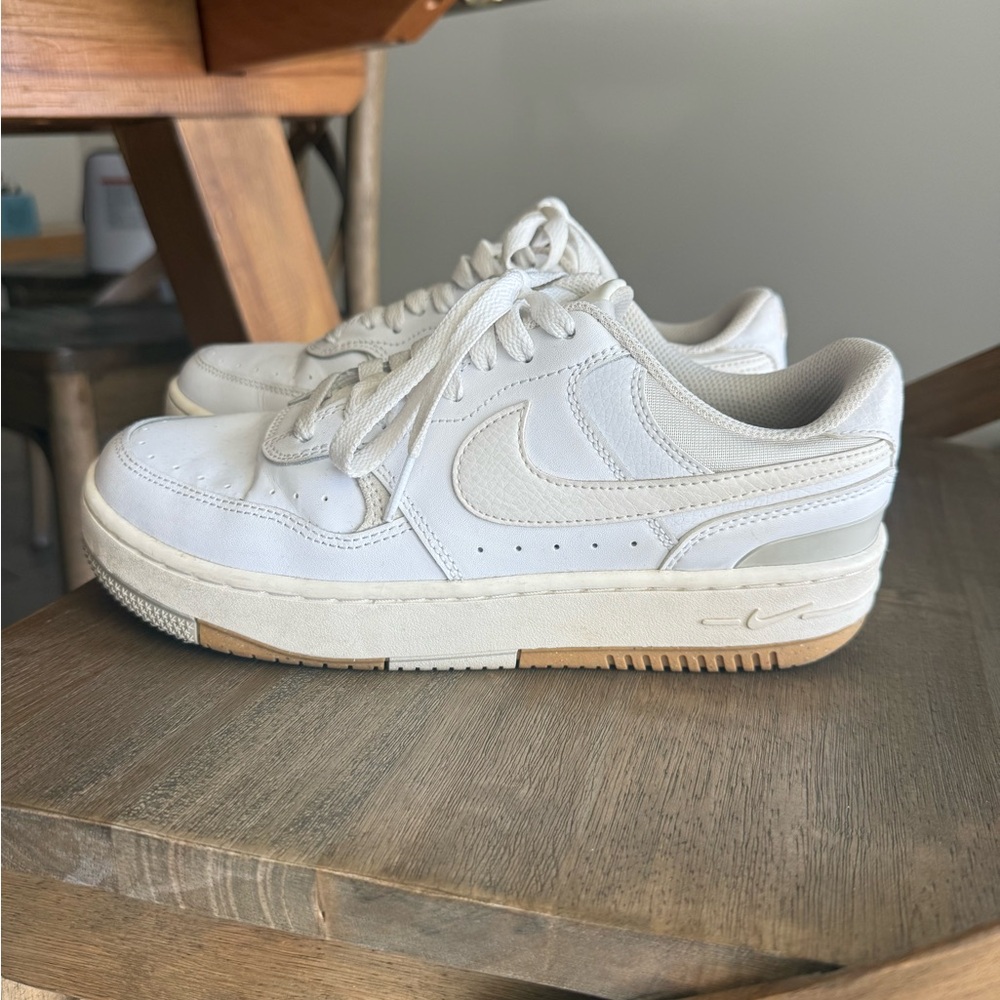 Womens white Nike Gamma Force Size US 7.5